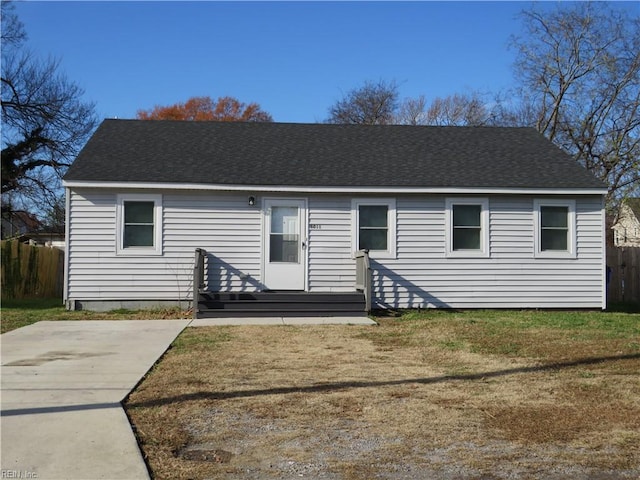 view of front of property with a front yard