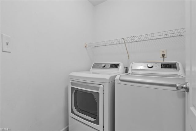 washroom featuring washing machine and clothes dryer