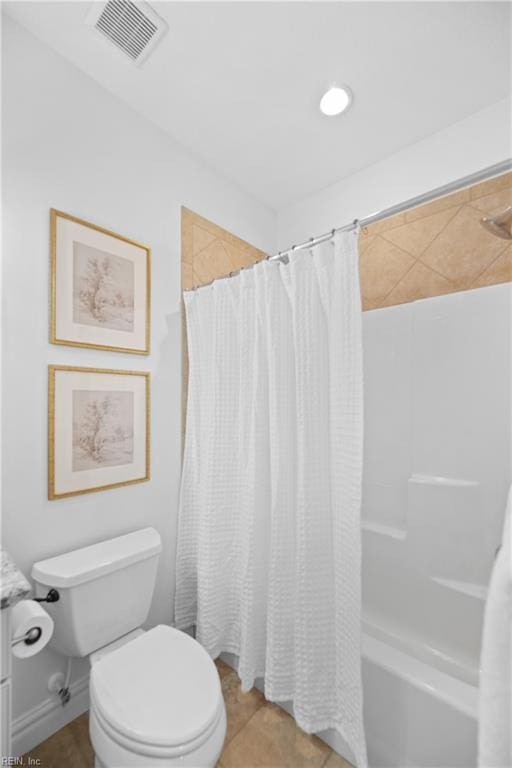 bathroom with shower / tub combo with curtain and toilet