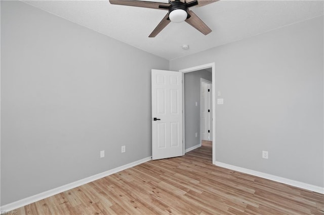 empty room featuring light hardwood / wood-style floors and ceiling fan