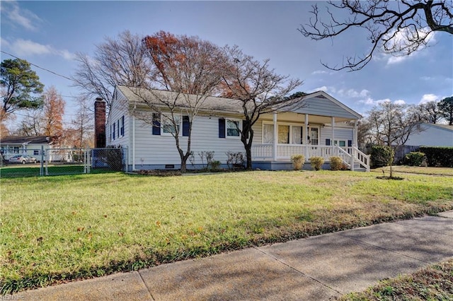 view of front facade featuring covered porch and a front lawn