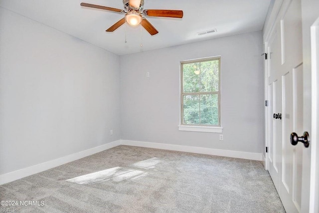 carpeted empty room featuring ceiling fan