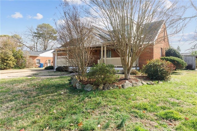 view of front of property with a front lawn