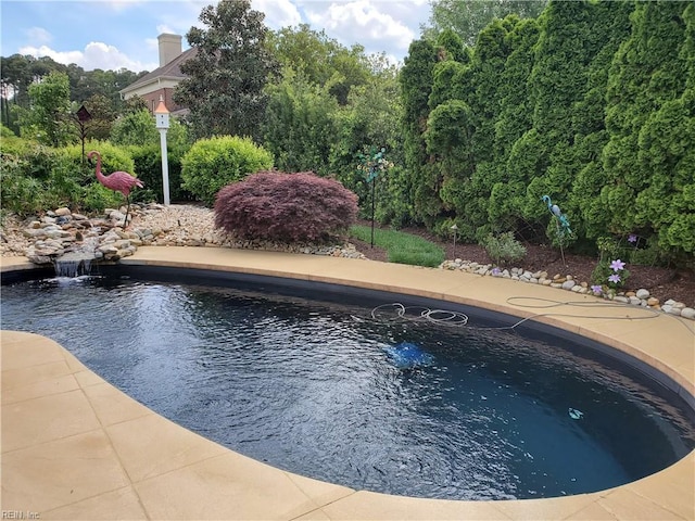 view of swimming pool