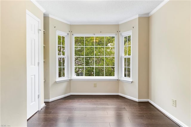 107 Marshall Way Unit J, Williamsburg, VA 23185 - empty room featuring plenty of natural light, dark wood finished floors, a textured ceiling, ornamental molding, and baseboards