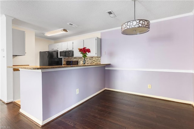 107 Marshall Way Unit J, Williamsburg, VA 23185 - kitchen featuring black appliances, dark wood finished floors, a textured ceiling, decorative backsplash, and a peninsula