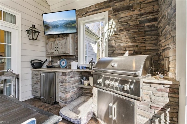 view of patio / terrace featuring an outdoor kitchen and area for grilling