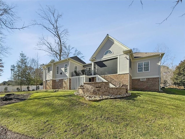 view of front of property featuring a front lawn