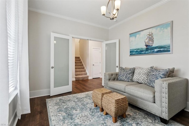 living room featuring crown molding, dark wood-type flooring, and a chandelier