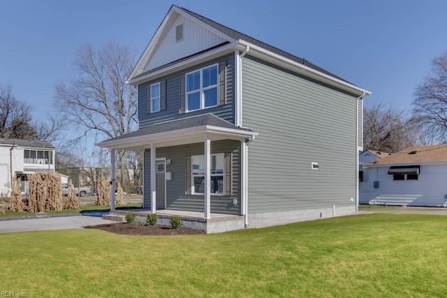 view of front facade featuring a front yard and a porch