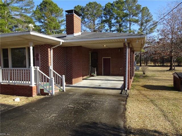 view of front of home with a carport