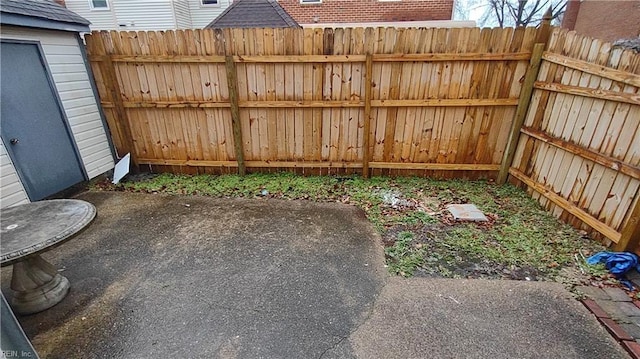 view of yard with a patio area