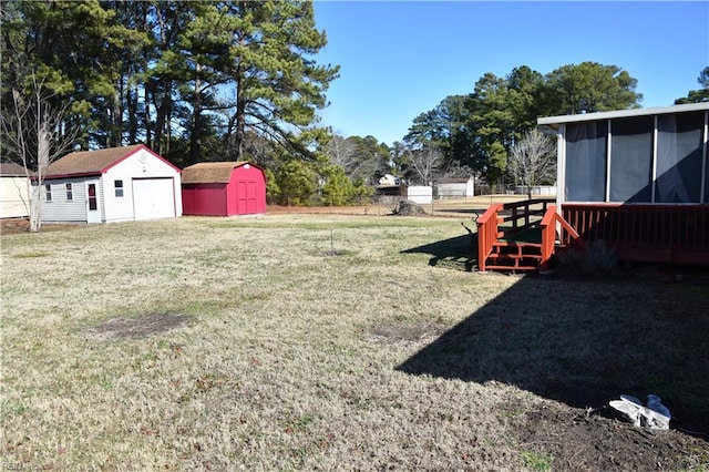 view of yard featuring a storage shed