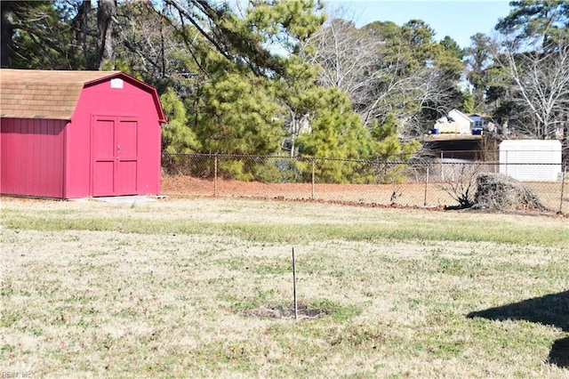 view of yard with a shed