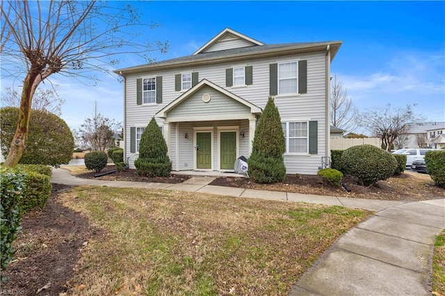 view of front of property featuring a front lawn