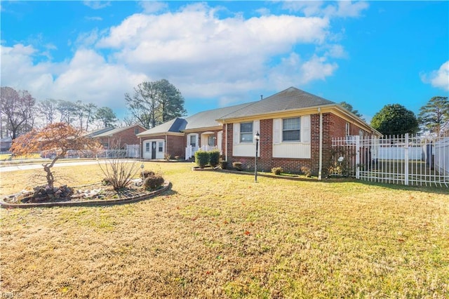 ranch-style house featuring a front lawn