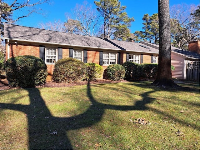 ranch-style house with a front yard