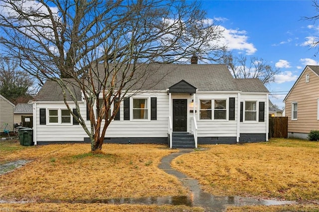 428 Hampton Roads Ave, Hampton, VA 23661 - bungalow-style house featuring a front lawn