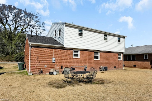 rear view of house featuring a lawn