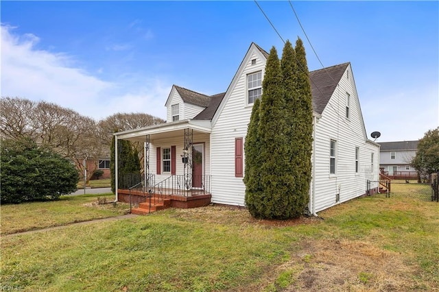 view of front of property featuring a front yard and a porch