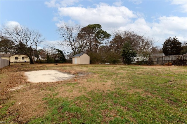 view of yard with a shed