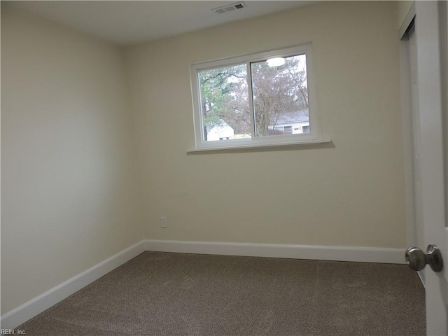 view of carpeted spare room