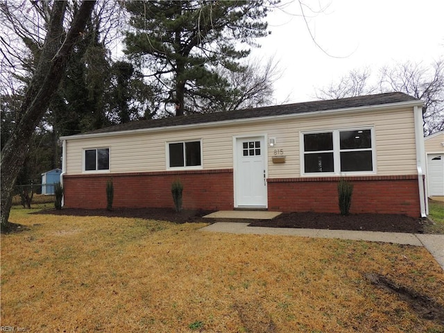 view of front of home featuring a front yard