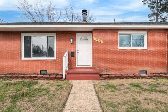 view of front facade with a front lawn