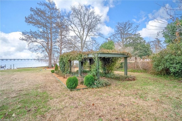 view of yard featuring a water view