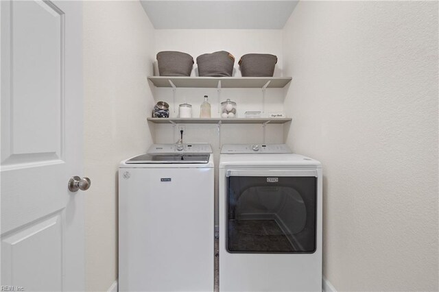 2608 River Watch Dr, Suffolk, VA 23434 - clothes washing area featuring washing machine and clothes dryer