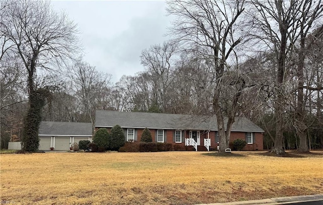 view of front of property featuring a garage and a front yard