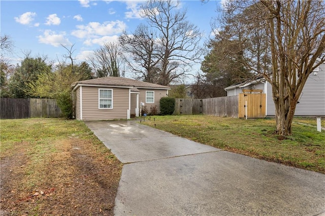 view of front of house with a front lawn