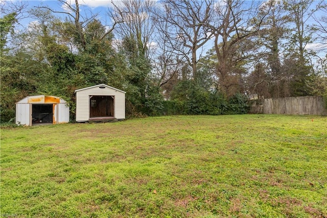 view of yard with a storage unit