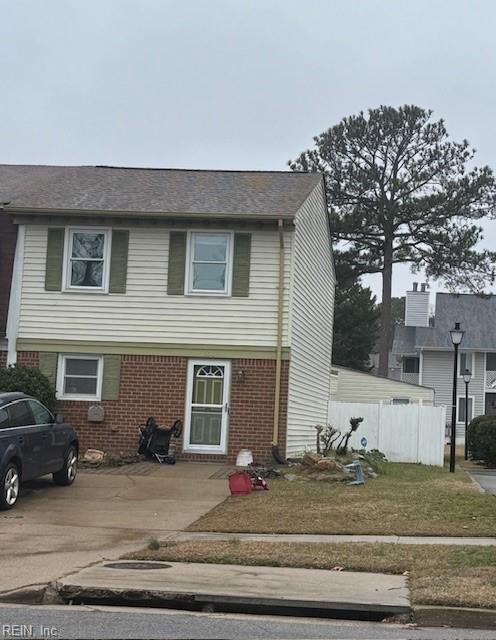 view of front of home with a front lawn