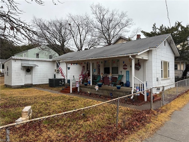 view of front facade with covered porch and cooling unit