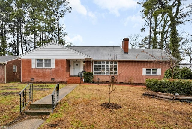 single story home with a front lawn