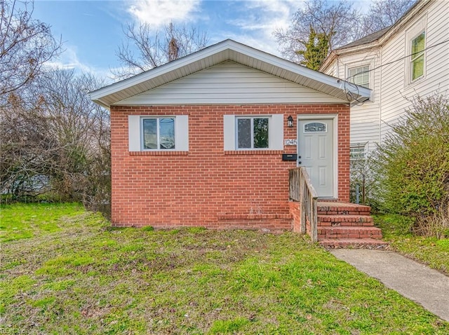 bungalow-style home featuring a front lawn