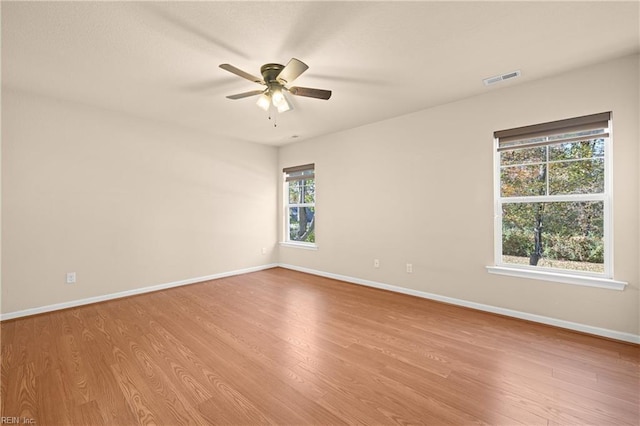 empty room featuring light hardwood / wood-style floors and ceiling fan