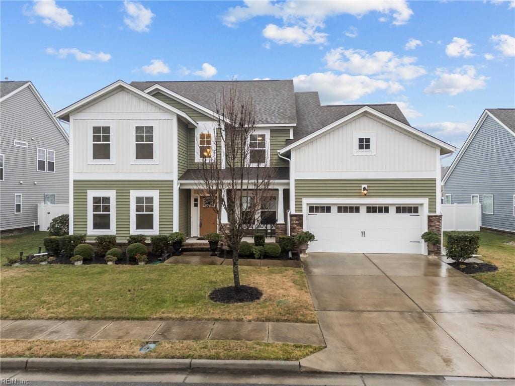 view of front of house featuring a garage and a front yard