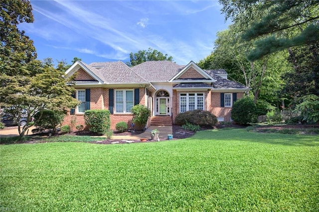 view of front of home featuring a front lawn