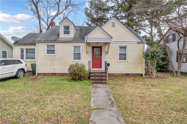 view of front of house featuring a front lawn