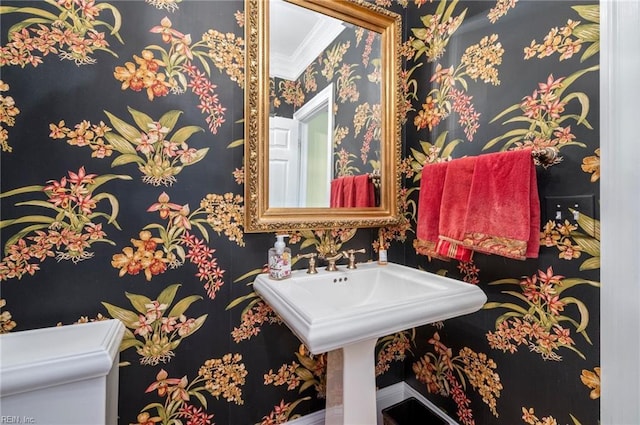 half bath with crown molding and toilet