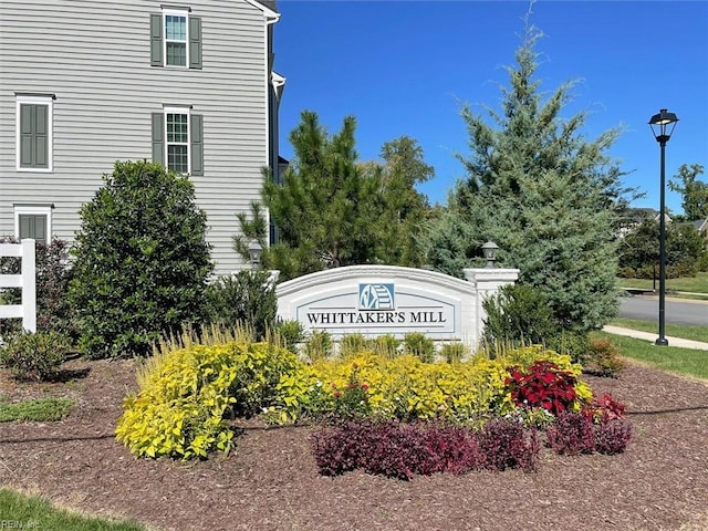 view of community / neighborhood sign