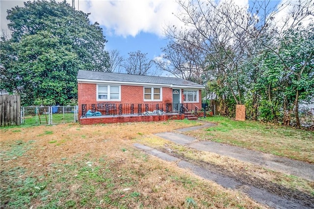 single story home with a front yard