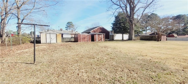 view of yard with a storage unit