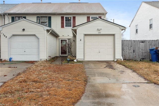 view of front property featuring a garage