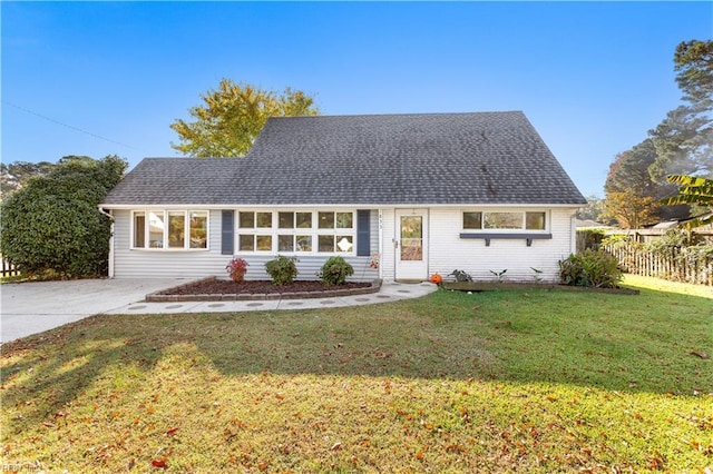 view of front of property with a front lawn