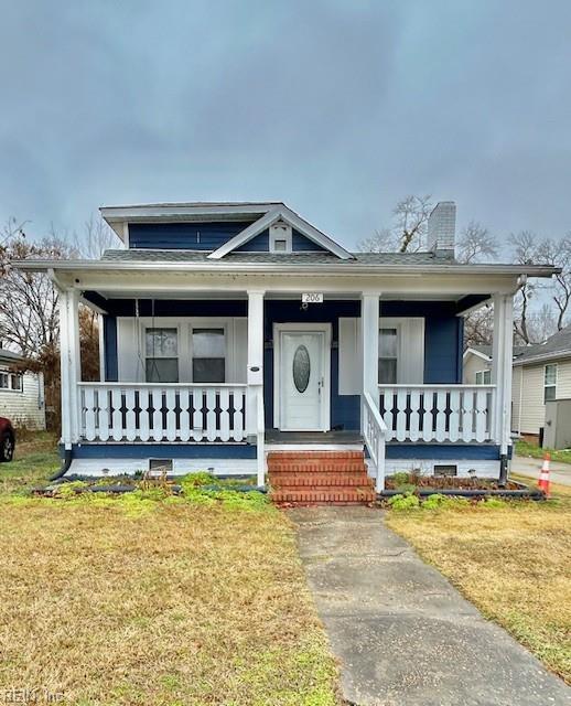 bungalow-style home featuring a front yard and covered porch