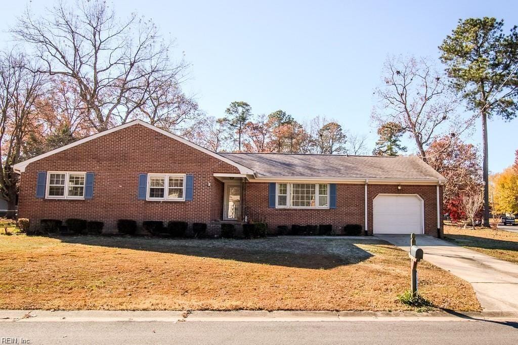 single story home featuring a garage