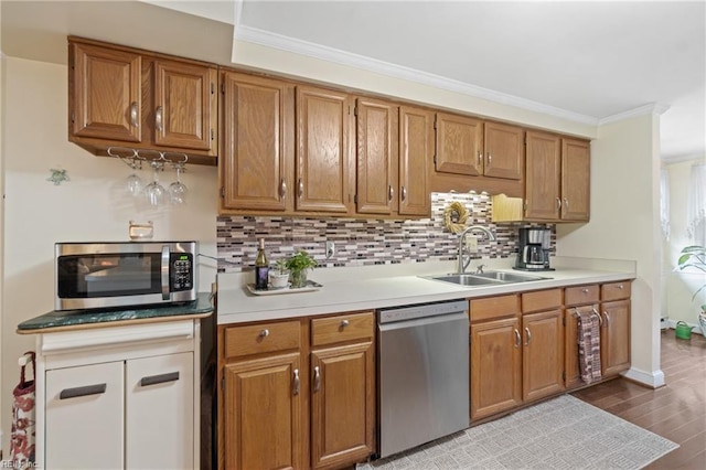 kitchen with stainless steel appliances, tasteful backsplash, sink, and ornamental molding